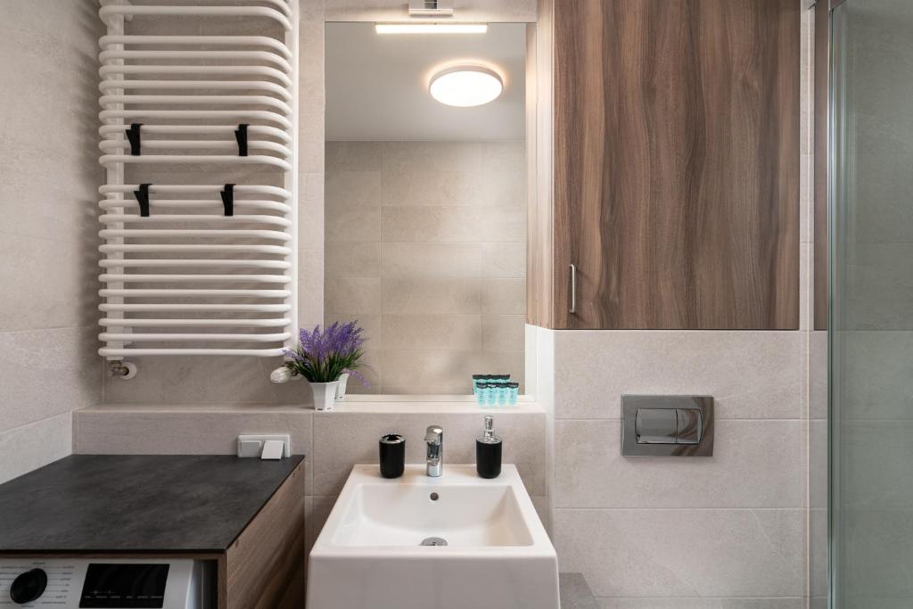 ApartWro 8th - City Square, Railway Station (balcony, garage) - 9