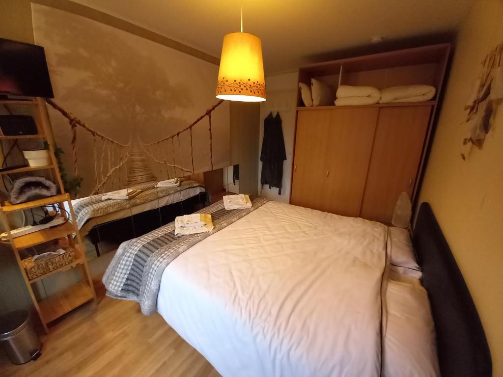 Postel nebo postele na pokoji v ubytování Gastenkamers De Zonnepoort vzw