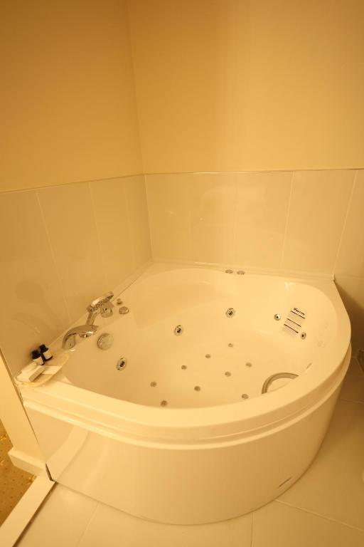 Green Roof Hotel & Spa - Suite With Balcony