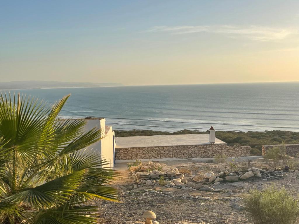 una casa con vista al mar en Dar Isma : Une maison sur océan, en Wassane