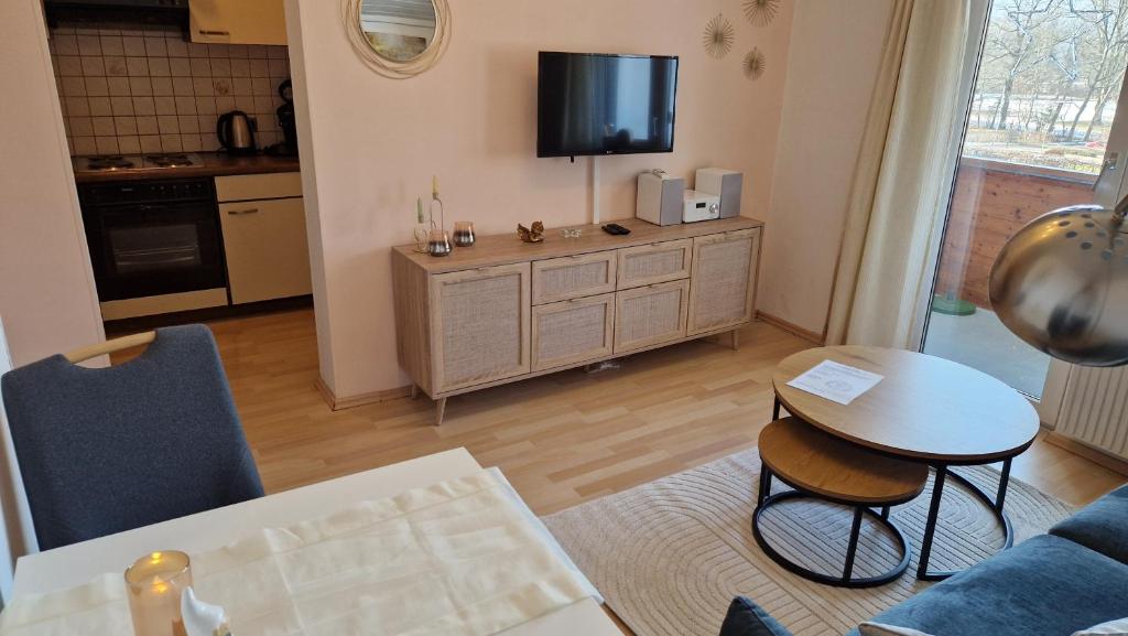 A kitchen or kitchenette at Ferienwohnung Edeltraud, fußläufig zum See und 20 Minuten vom Skigebiet entfernt