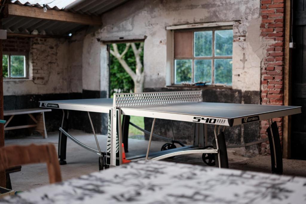 Stolní tenis v ubytování Luxe Lodge Tent nebo okolí