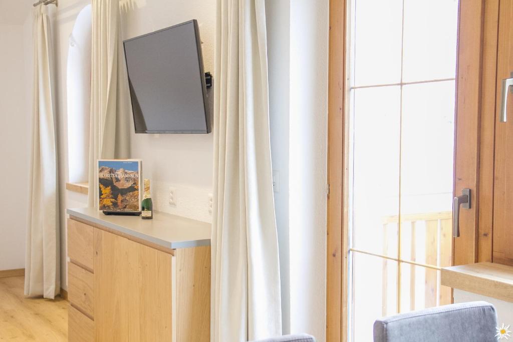 TV a/nebo společenská místnost v ubytování Apart Prieth Samnaun