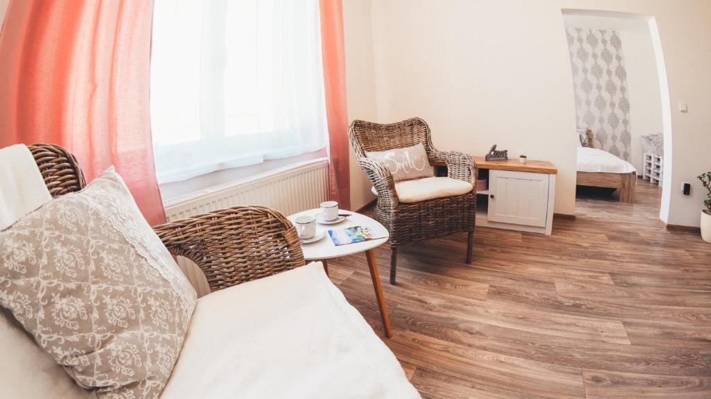 Posezení v ubytování Stylový apartmán v centru Náchoda