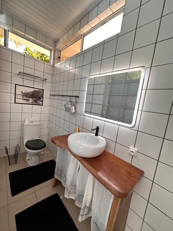 Koupelna v ubytování Meri Lodge Huahine XXThe Bee HouseXX