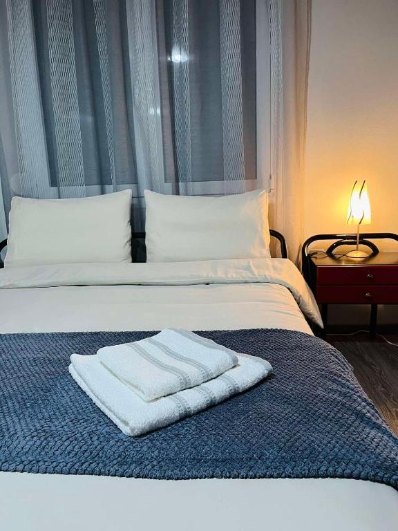 a bed with a towel on top of it at Billy's cozy place Trikala in Tríkala