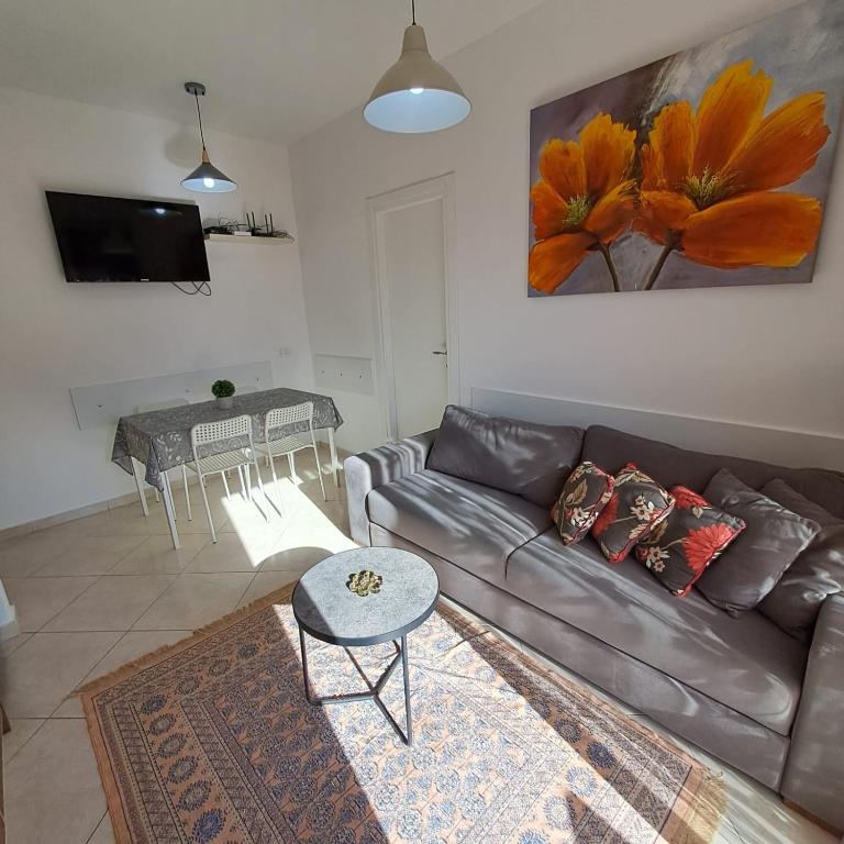 Flowers & Green 2 Bedrooms Apartment & Box Garage - Image 5