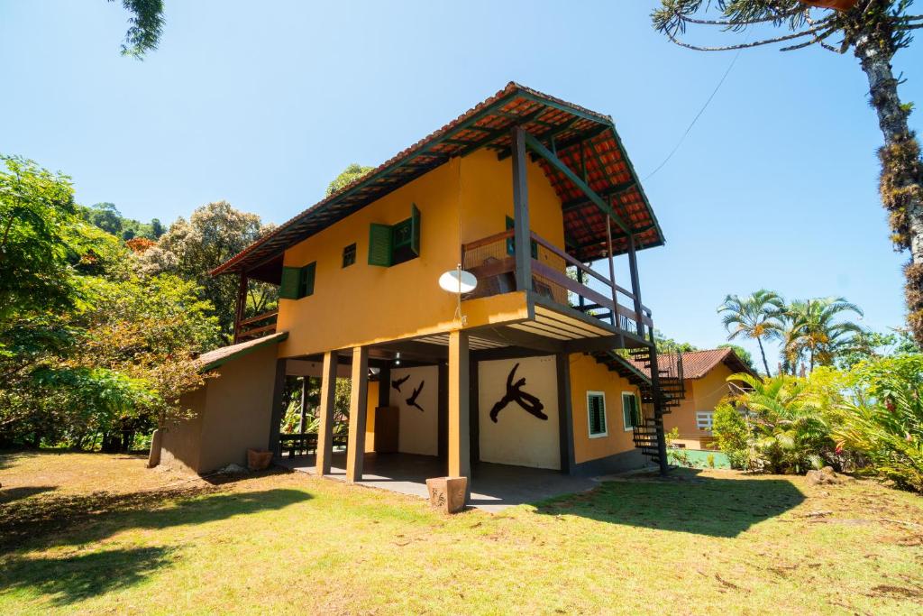 a yellow building with a tower on top of it at Casa da Almada - Ubatuba - próximo a praia in Ubatuba