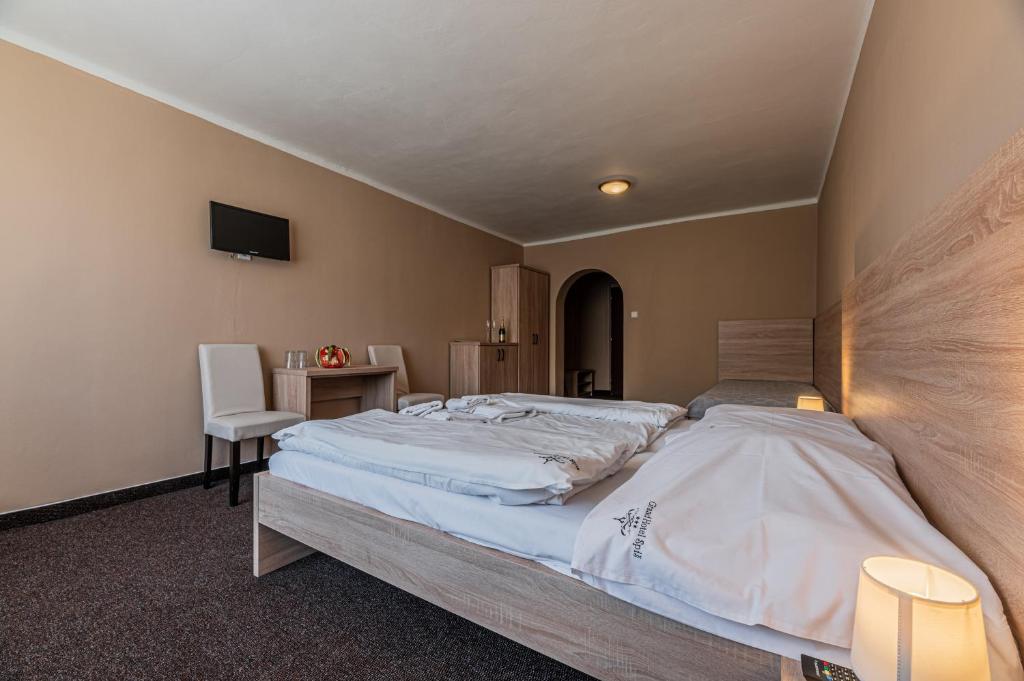 Postel nebo postele na pokoji v ubytování Grand Hotel rooms