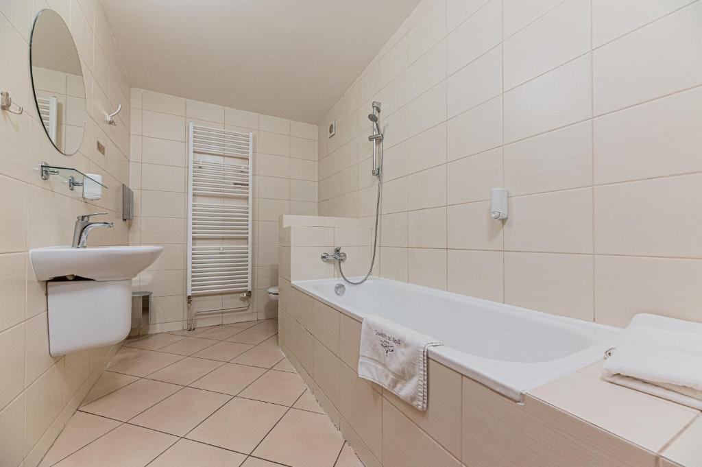 Koupelna v ubytování Grand Hotel rooms