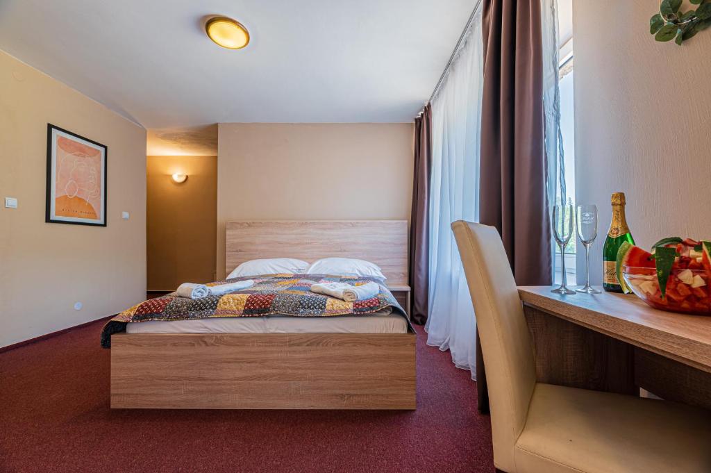 Postel nebo postele na pokoji v ubytování Grand Hotel rooms