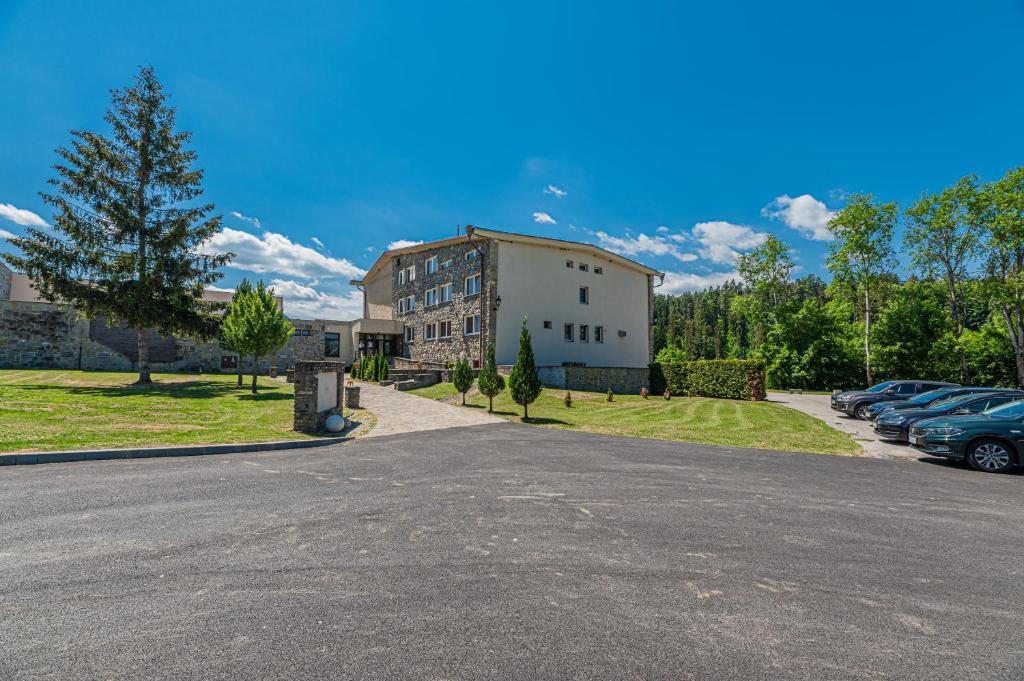 Budova, kde se aparthotel nachází