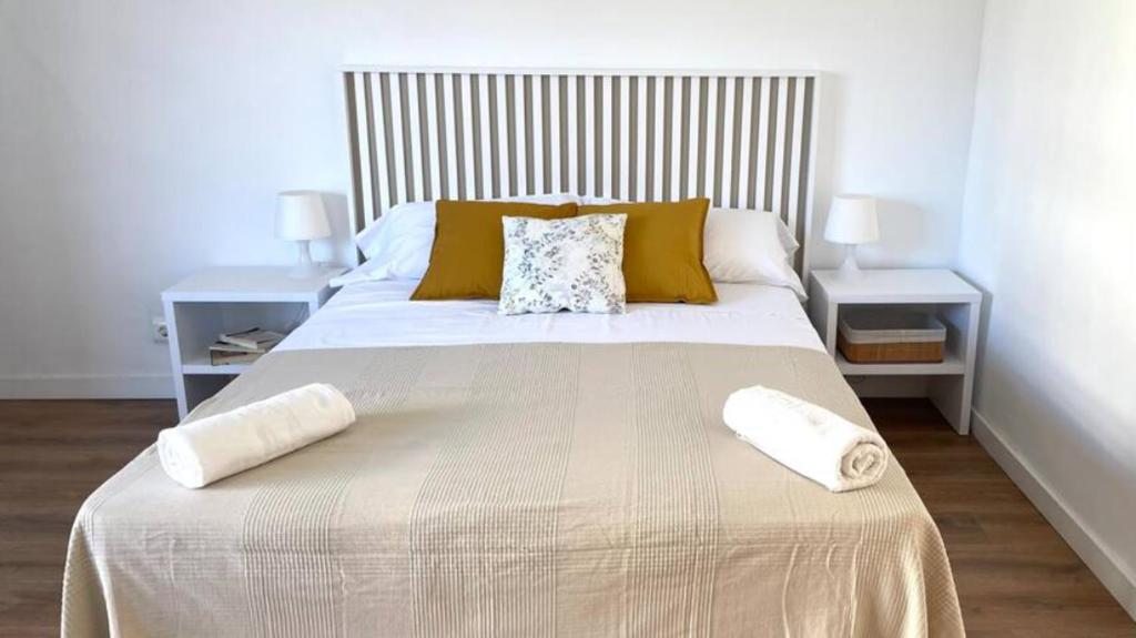 Posteľ alebo postele v izbe v ubytovaní Apartamentos El Sol II