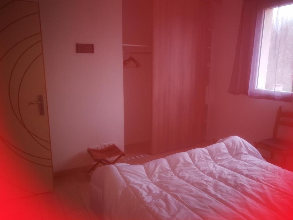 Säng eller sängar i ett rum på Offre supprimé