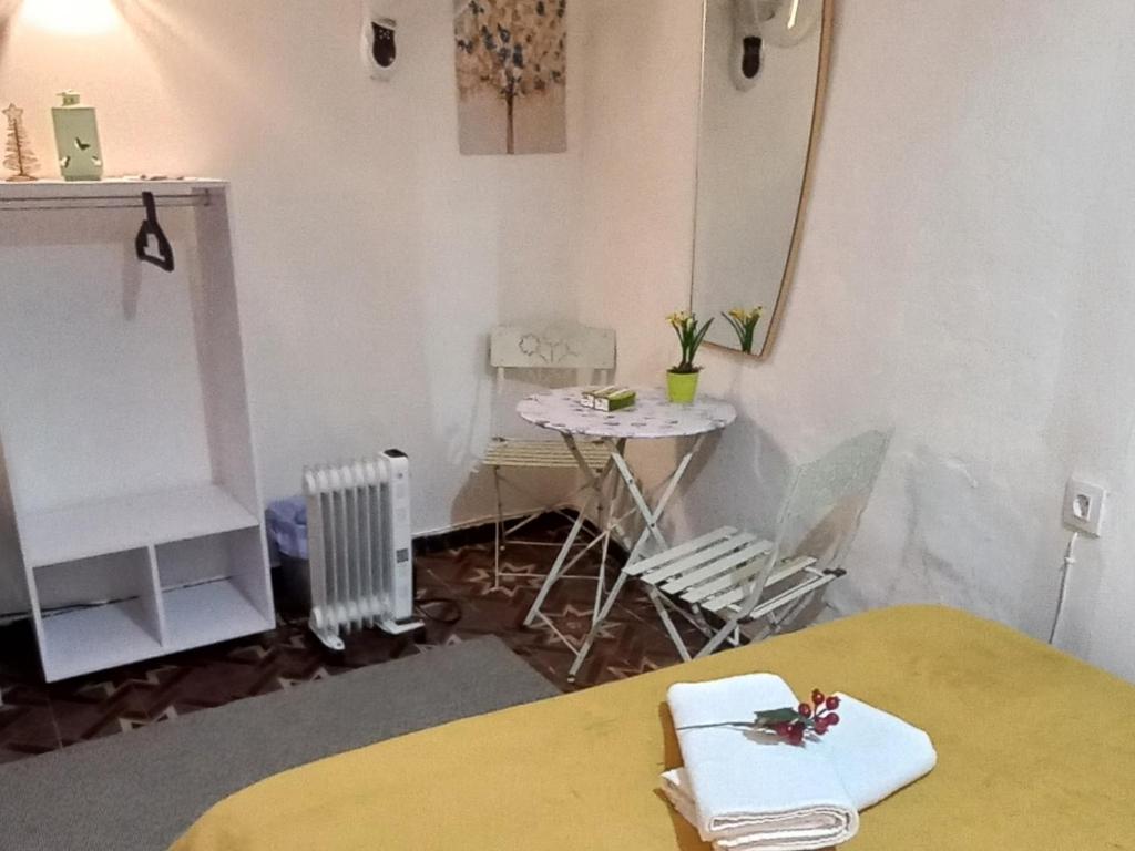 Guesthouse Jazmínes Mozárabes # WIFI - Habitación Doble Estándar Con Baño Compartido