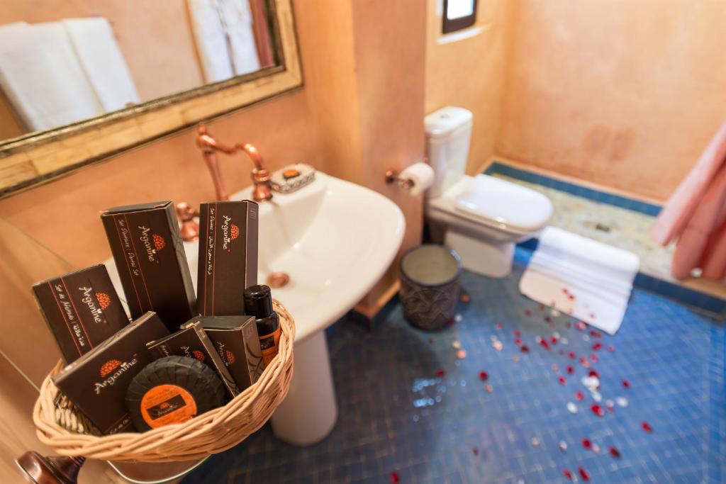 Koupelna v ubytování Algilà Fes Riad Medina Charme Hotel