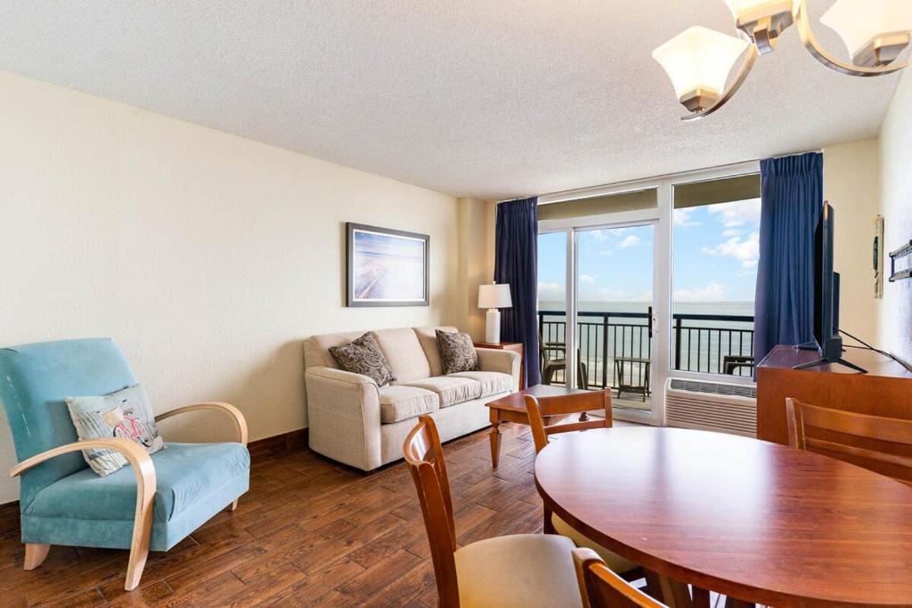 Χώρος καθιστικού στο Oceanfront 1BR, Downtown, 4ppl
