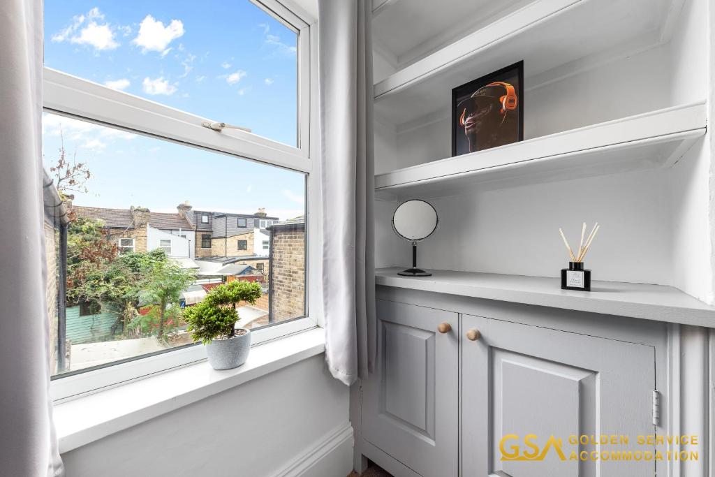 Fotografie z fotogalerie ubytování Stylist and Cosy 3 Bed House Leytonstone Sleeps 7 v Londýně