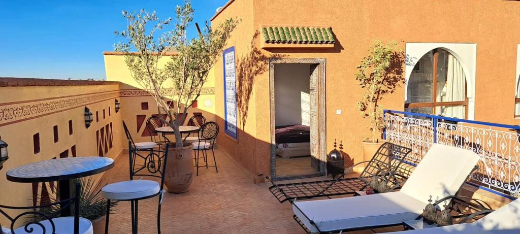 Balkón nebo terasa v ubytování Le riad de Salima, Noor Es Saadi design