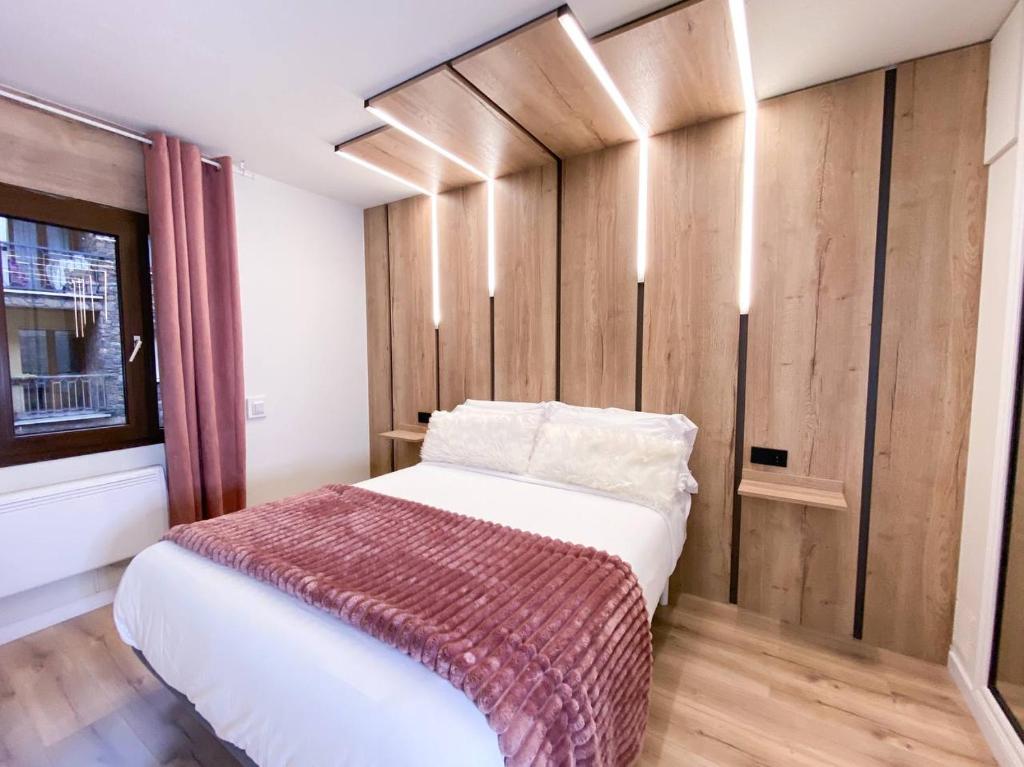 Postel nebo postele na pokoji v ubytování Apartamento Romántico & Céntrico En Encamp - 4pax l by BonesVacances