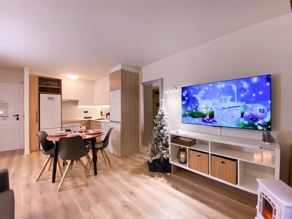 TV a/nebo společenská místnost v ubytování Apartamento Romántico & Céntrico En Encamp - 4pax l by BonesVacances