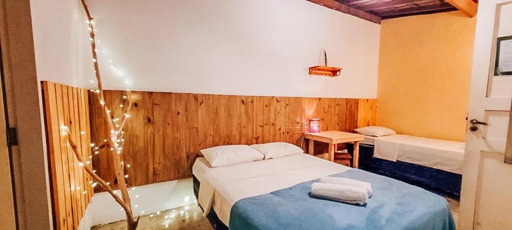 Postel nebo postele na pokoji v ubytování Tropicália Hostel e Pousada