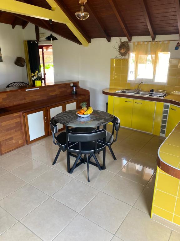 Kuchyň nebo kuchyňský kout v ubytování Chez Soul~Etage entier avec vue sur mer