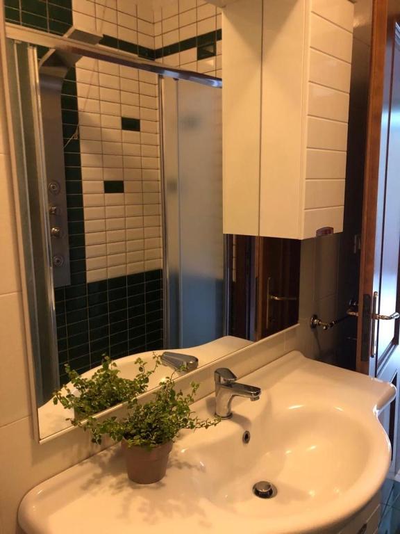 A bathroom at IL NIDO DI RONDINE