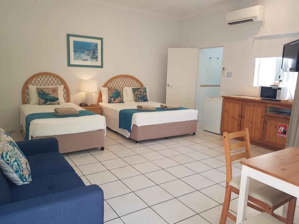 Postel nebo postele na pokoji v ubytování Reef Suite