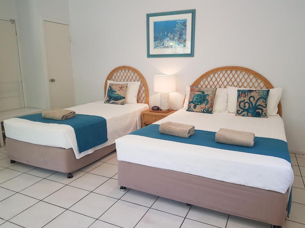 Postel nebo postele na pokoji v ubytování Reef Suite