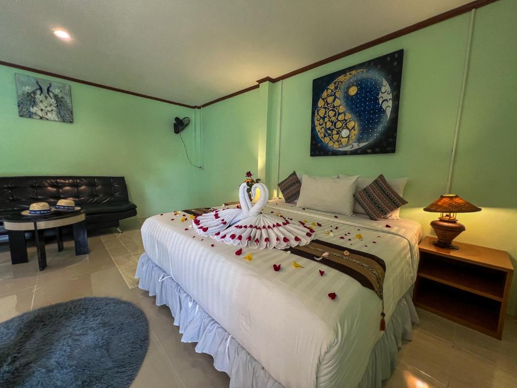 Postel nebo postele na pokoji v ubytování Dong Talay Lipe Beach Resort