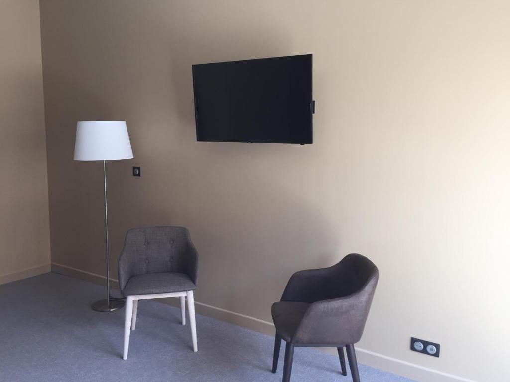 TV a/nebo společenská místnost v ubytování Dans les Vignes