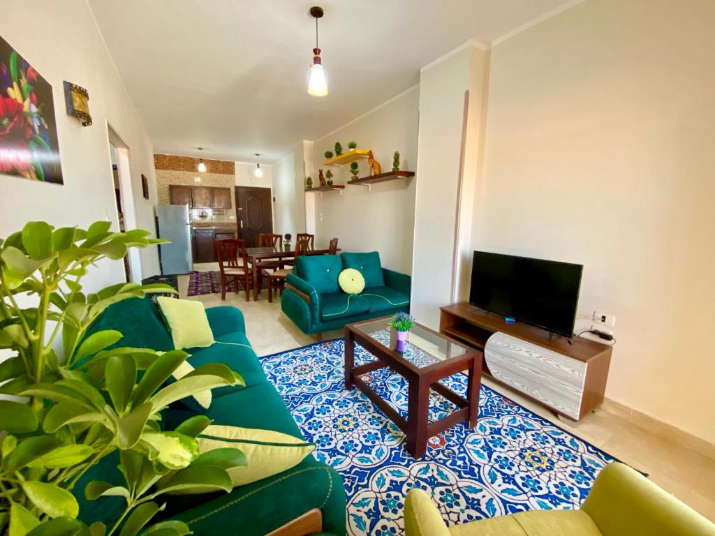 TV a/nebo společenská místnost v ubytování Charbel apartments