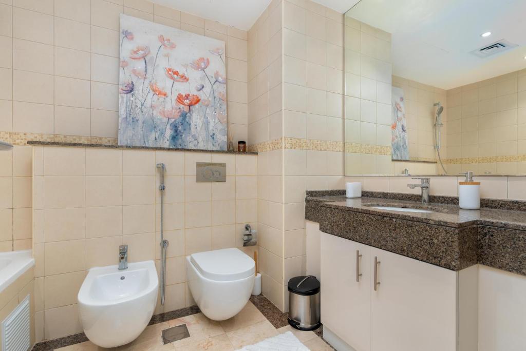 Koupelna v ubytování Perfect 2BD apartment in the heart of Marina - top spot