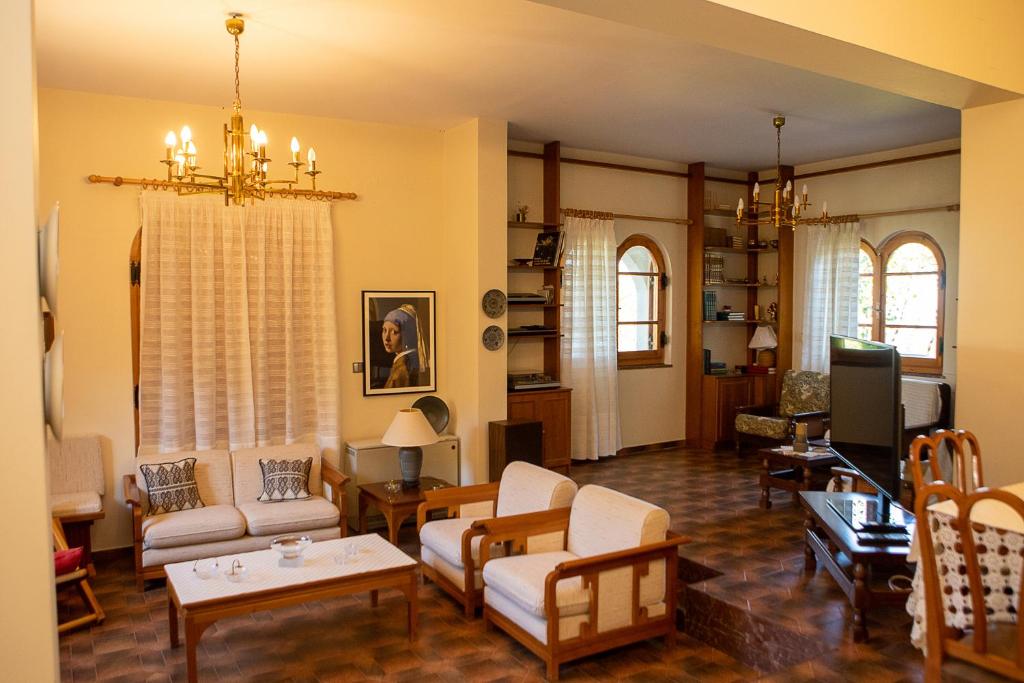 Gallery image of All Seasons Guest House in Moscháton