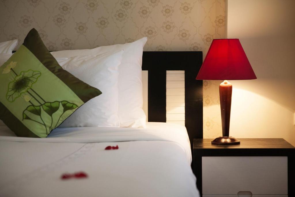 Postel nebo postele na pokoji v ubytování Serenity Villa Hotel