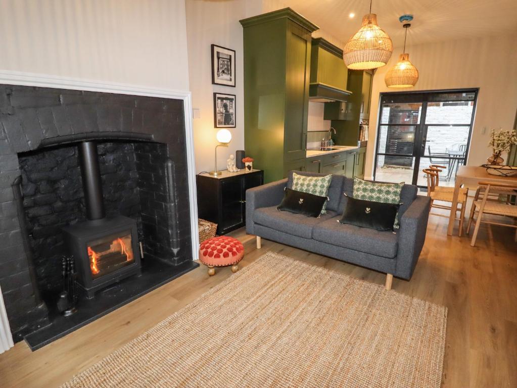 a living room with a fireplace and a couch at 4 Albion Place in Chester