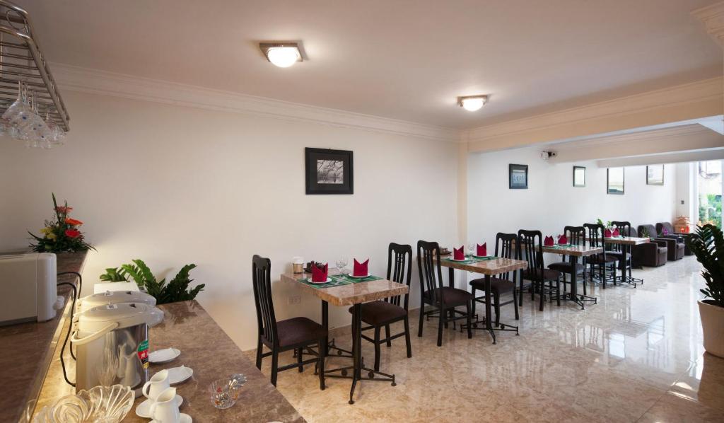Restaurace v ubytování Serenity Villa Hotel