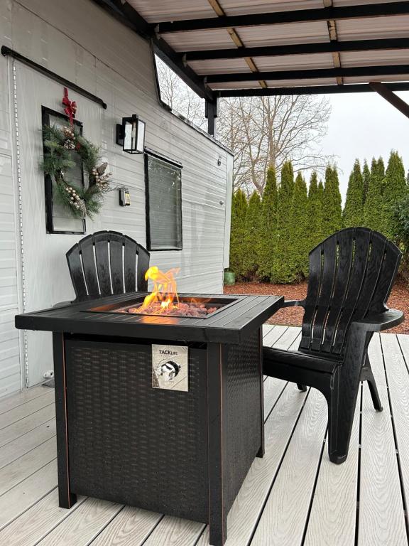 a patio table with two chairs and a fire pit at Cozy Guest House in Bellingham