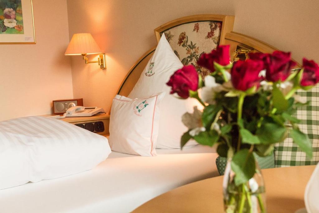 Postel nebo postele na pokoji v ubytování Garden Hotel Reinhart