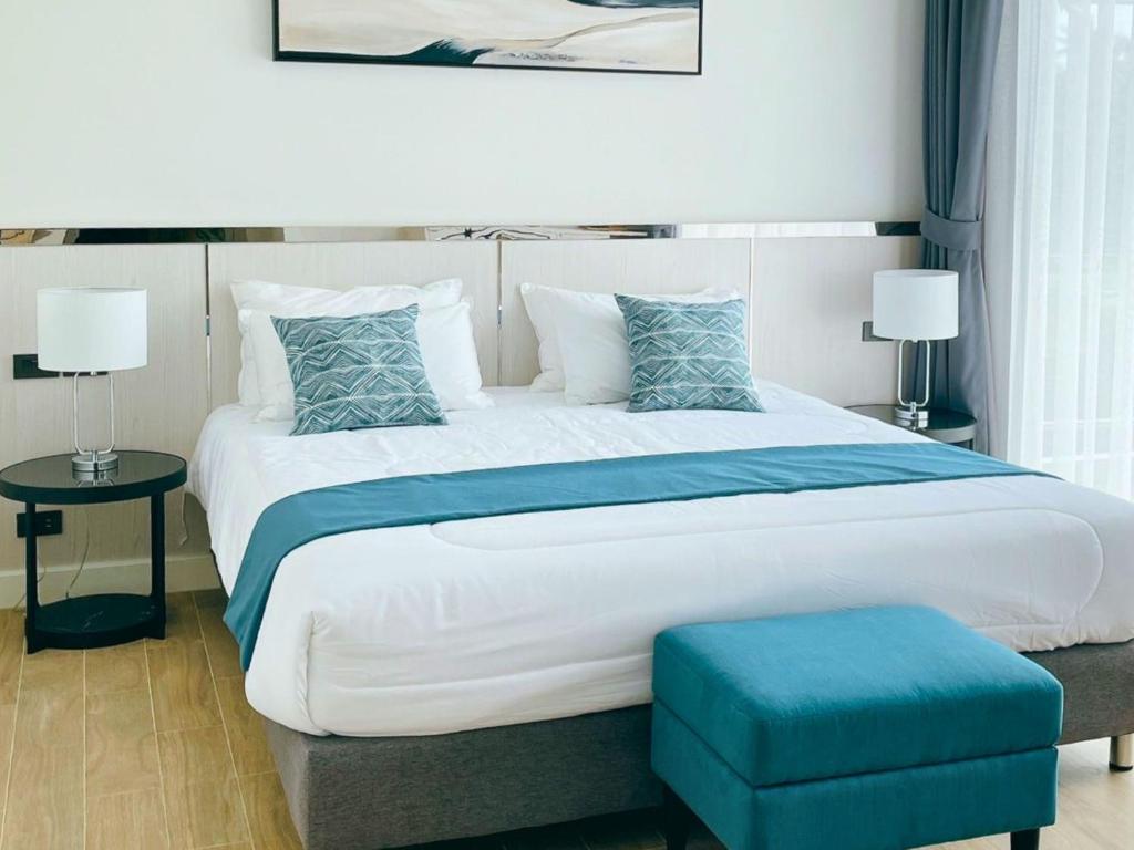 Postel nebo postele na pokoji v ubytování Sand Dance Hotel
