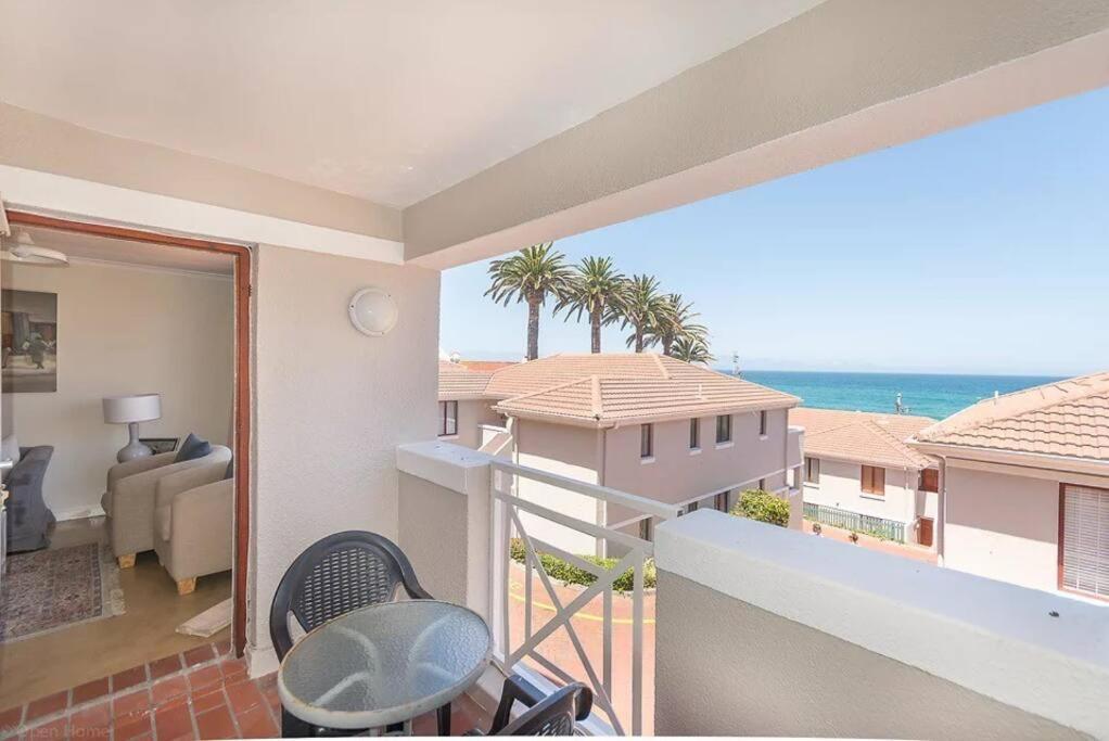 Γενική θέα στη θάλασσα ή θέα στη θάλασσα από  αυτό το διαμέρισμα