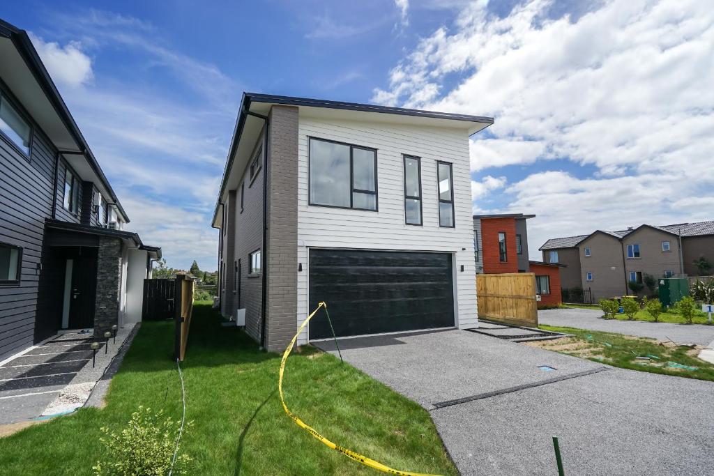 Fabulous River View - Brand New House In Hamilton - Resim 41