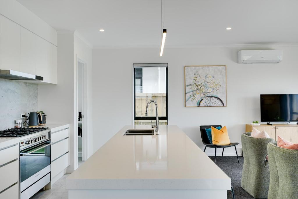 Fabulous River View - Brand New House In Hamilton - Resim 22