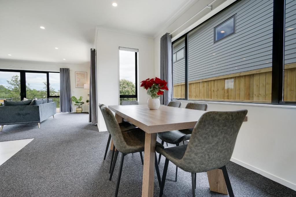 Fabulous River View - Brand New House In Hamilton - Resim 24