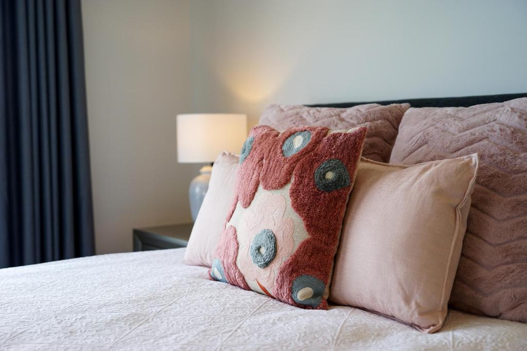 Fabulous River View - Brand New House In Hamilton - Resim 33