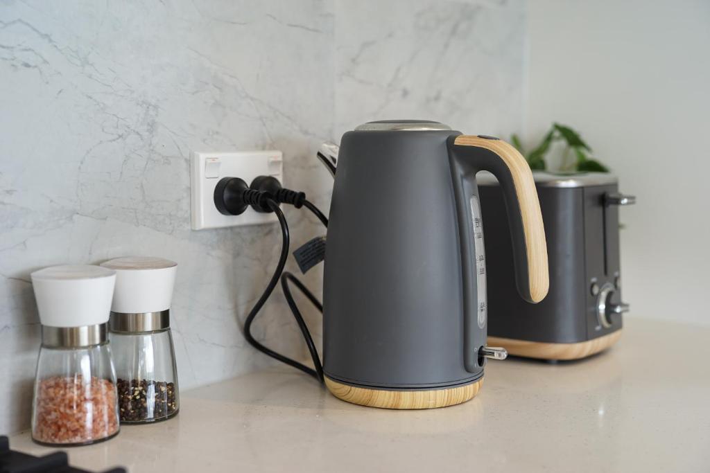 Fabulous River View - Brand New House In Hamilton - Resim 5