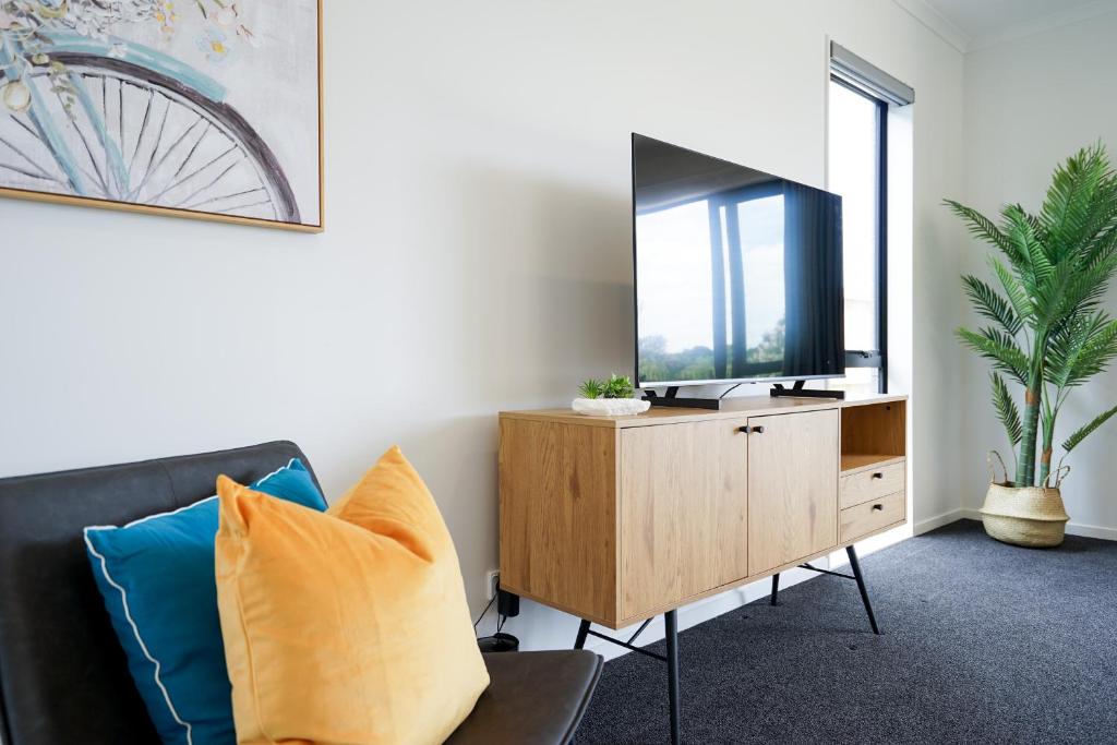 Fabulous River View - Brand New House In Hamilton - Resim 21