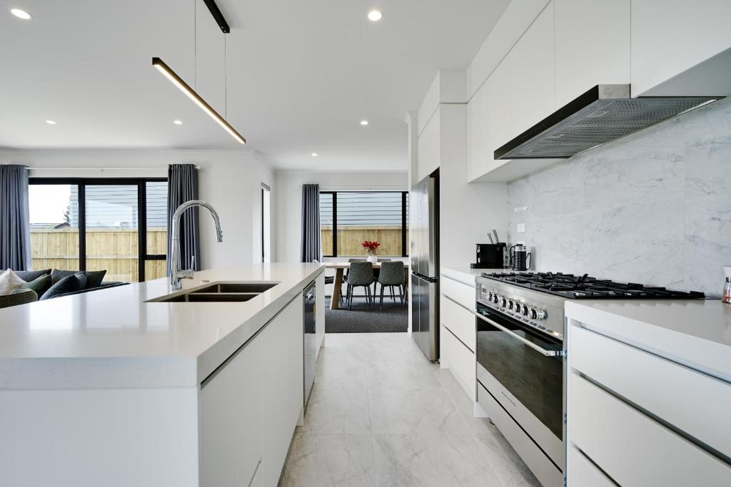 Fabulous River View - Brand New House In Hamilton - Resim 11