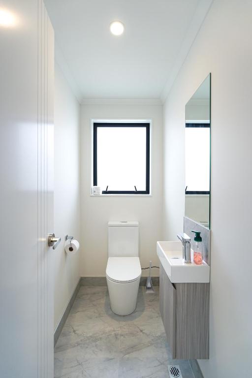 Fabulous River View - Brand New House In Hamilton - Resim 39